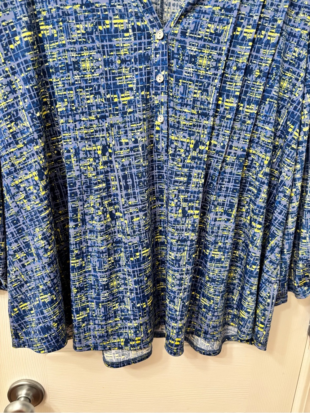 Cocomo Plus Size 1X Blue Abstract Print Roll Tab Sleeve Henley Tunic Blouse Top - Picture 4 of 7